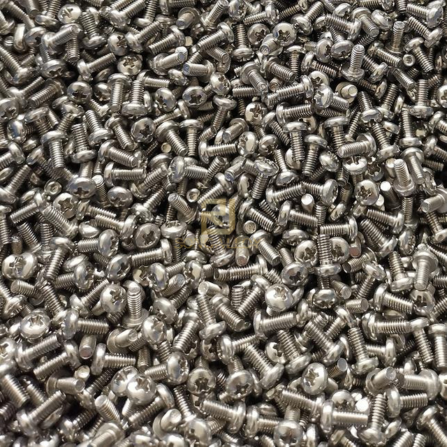 Vis de tête de casserole en retrait